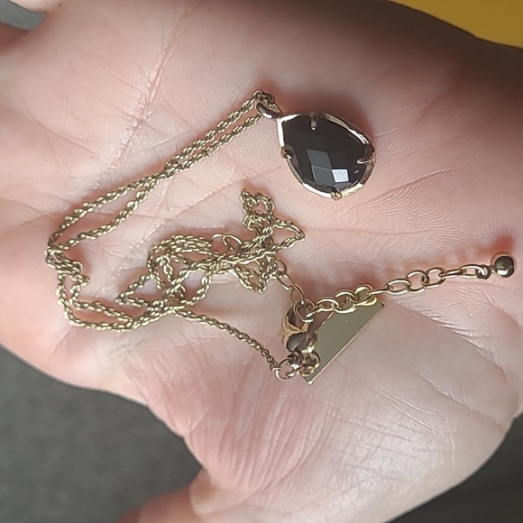 Kendra Scott Kiri black tear drop gold plated adjustable necklace good condition - Picture 8 of 12